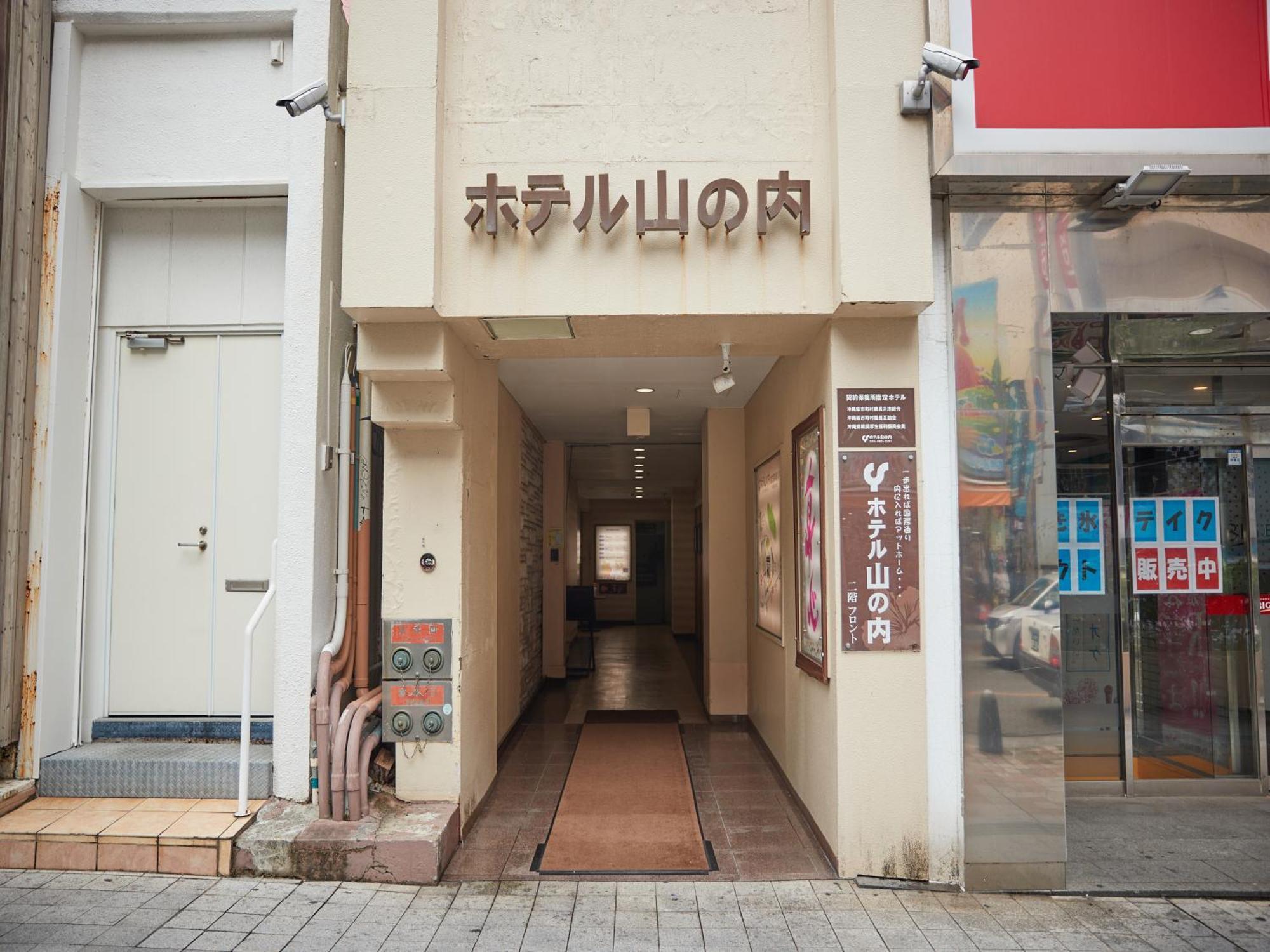 Hotel Yamanouchi Naha Buitenkant foto
